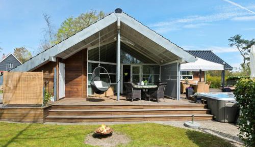 Three-Bedroom Holiday Home 