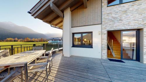 Apartment with Mountain View