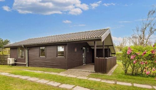 Three-Bedroom Vacation Home 