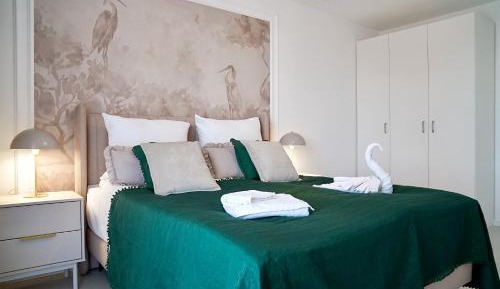 One-Bedroom Apartment with Sea View