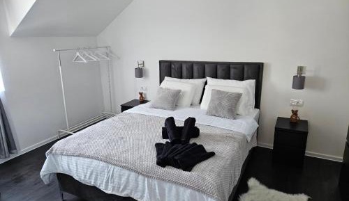 Deluxe One-Bedroom Apartment with Garden View