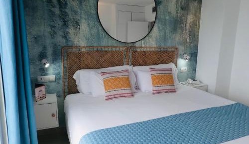 One-Bedroom Apartment with Sea View and Terrace (1-4 Adults) 