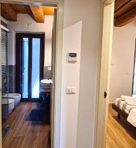 Deluxe One-Bedroom Apartment