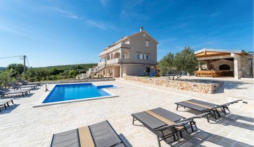 Eight-Bedroom Holiday Home