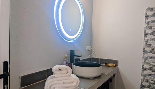 Deluxe Double Room (2 Adults + 1 Child)