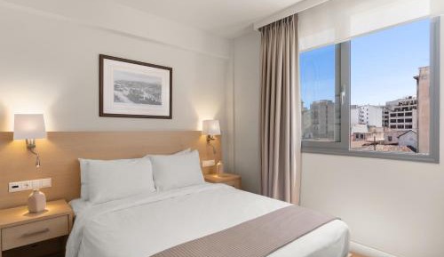 Classic Room city view