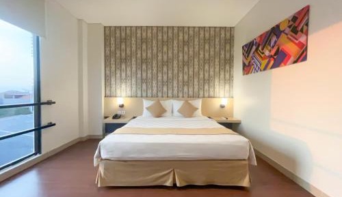 Deluxe Queen Room