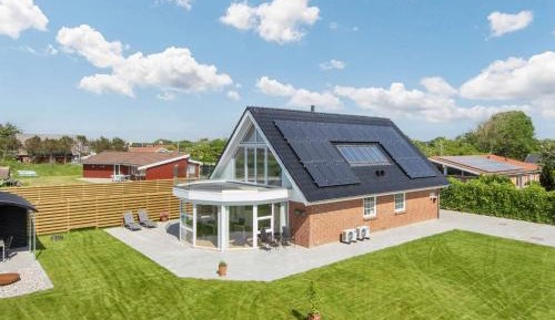 Three-Bedroom Holiday Home 