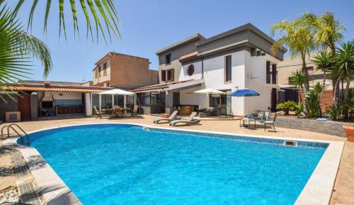 Three-Bedroom Holiday Home 