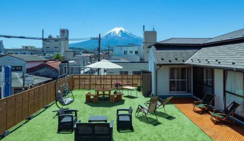 Three-Bedroom Apartment with Balcony