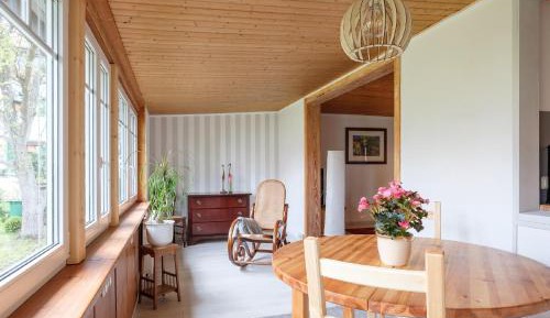 Superior One-Bedroom Apartment