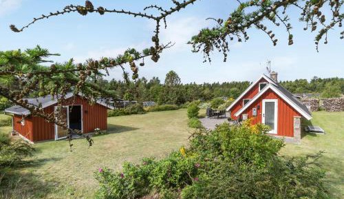 Three-Bedroom Holiday Home 