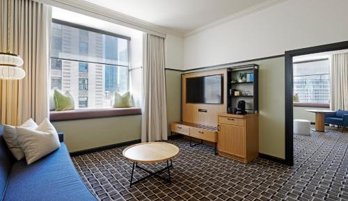 One-Bedroom King Suite