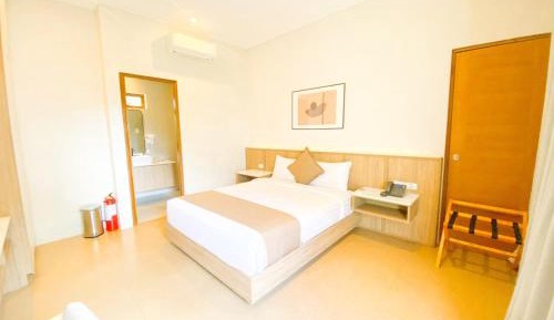 Standard Queen Room