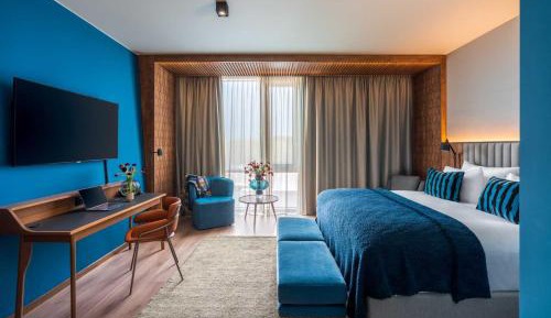 Superior Corner Suite