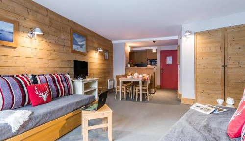One-Bedroom Apartment with Sleeping Alcove (6 People) - South Side