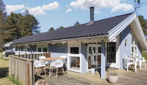 Three-Bedroom Holiday Home 