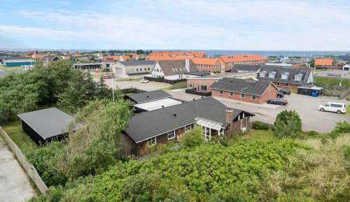 Ten-Bedroom Holiday Home