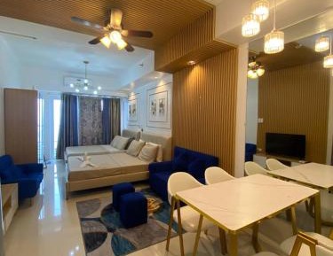 Family Room with Lake View