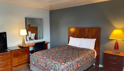 Standard Queen Room