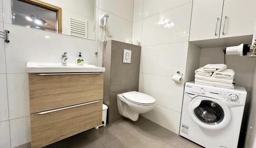 One-Bedroom Apartment with Balcony