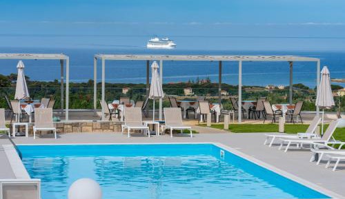 Apartment with Pool View 