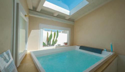 Suite with Hot Tub