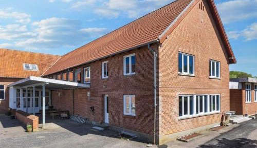 Five-Bedroom Holiday Home