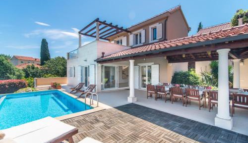 Six-Bedroom Villa 