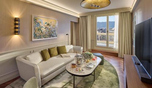 Grand Corner Suite