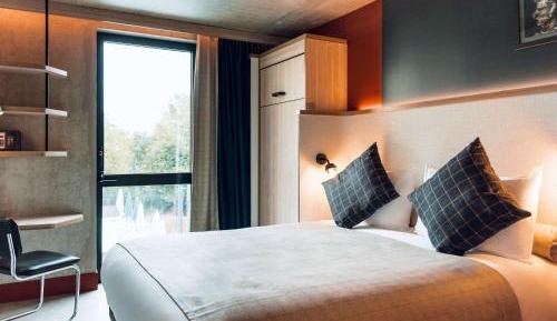 Standard Room with One Double Bed and Two Single Beds
