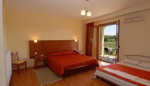 Family Room (2 Adults + 2 Children)