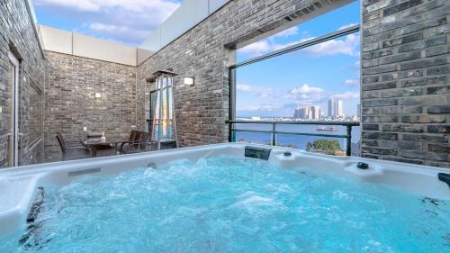 Suite with Lake View