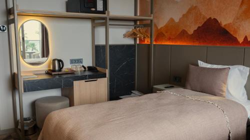 Double or Twin Room with Partial Sea View