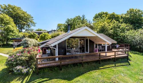 Three-Bedroom Holiday Home 
