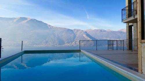 Three-Bedroom Apartment with Lake View