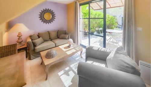 One-Bedroom Holiday Home
