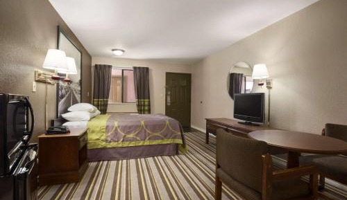 Queen Room - Second Floor/Non-Smoking