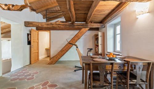 Deluxe One-Bedroom Apartment with Garden View