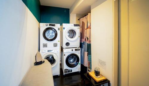 COZY DOUBLE NEST - FREE LAUNDRY, MINIBAR