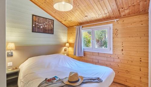 Chalet (6 Adults)
