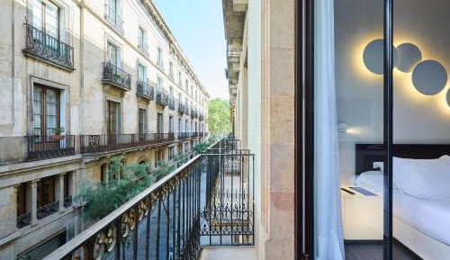 Classic Double or Twin Room with City View