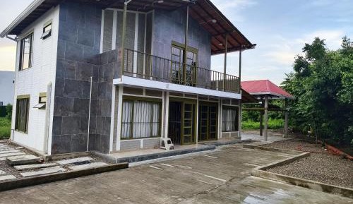 Four-Bedroom Holiday Home