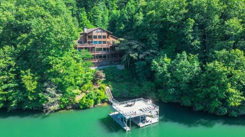 Seven-Bedroom Holiday Home