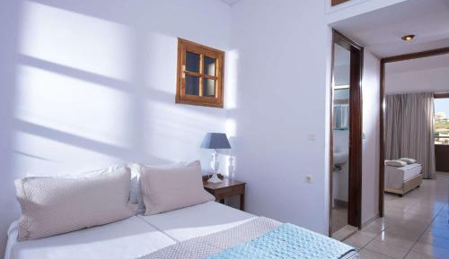 Family Two-Bedroom Room with Sea View- Annex 