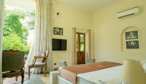 Deluxe King Suite