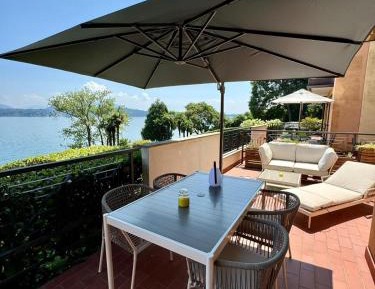 Apartment with Lake View