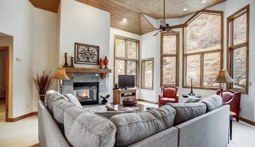 Four-Bedroom Holiday Home