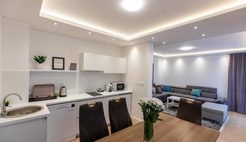 Three-Bedroom Deluxe Apartment