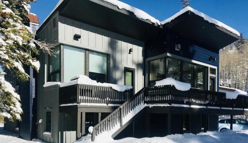 Three-Bedroom Holiday Home 